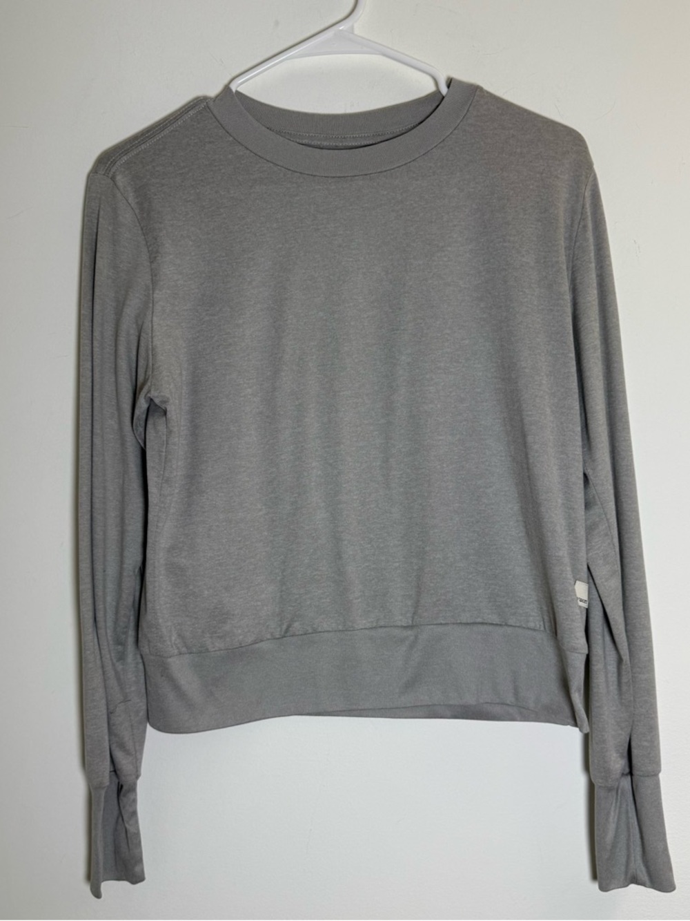 Vuori Woman’s Light Gray Crewneck Long Sleeve Top